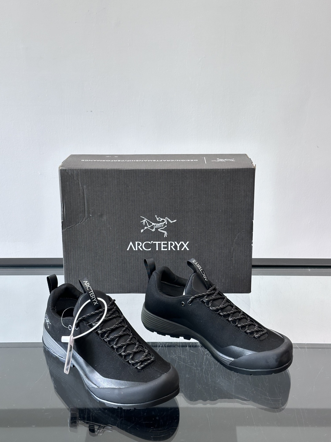 始祖鸟Konseal FL2 GTX户外徒步鞋，反绒牛皮拼接鞋面，质感高级又防水，南方潮湿或下雨天都能穿