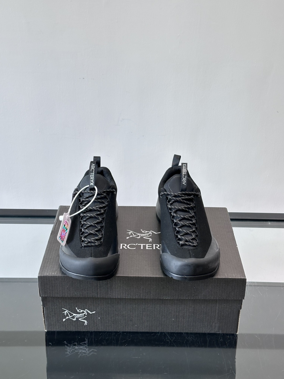 始祖鸟Konseal FL2 GTX户外徒步鞋，反绒牛皮拼接鞋面，质感高级又防水，南方潮湿或下雨天都能穿