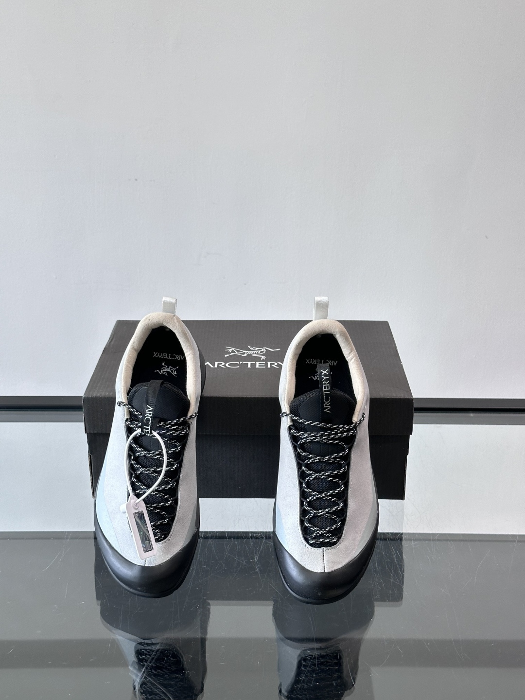 始祖鸟Konseal FL2 GTX户外徒步鞋，反绒牛皮拼接鞋面，质感高级又防水，南方潮湿或下雨天都能穿