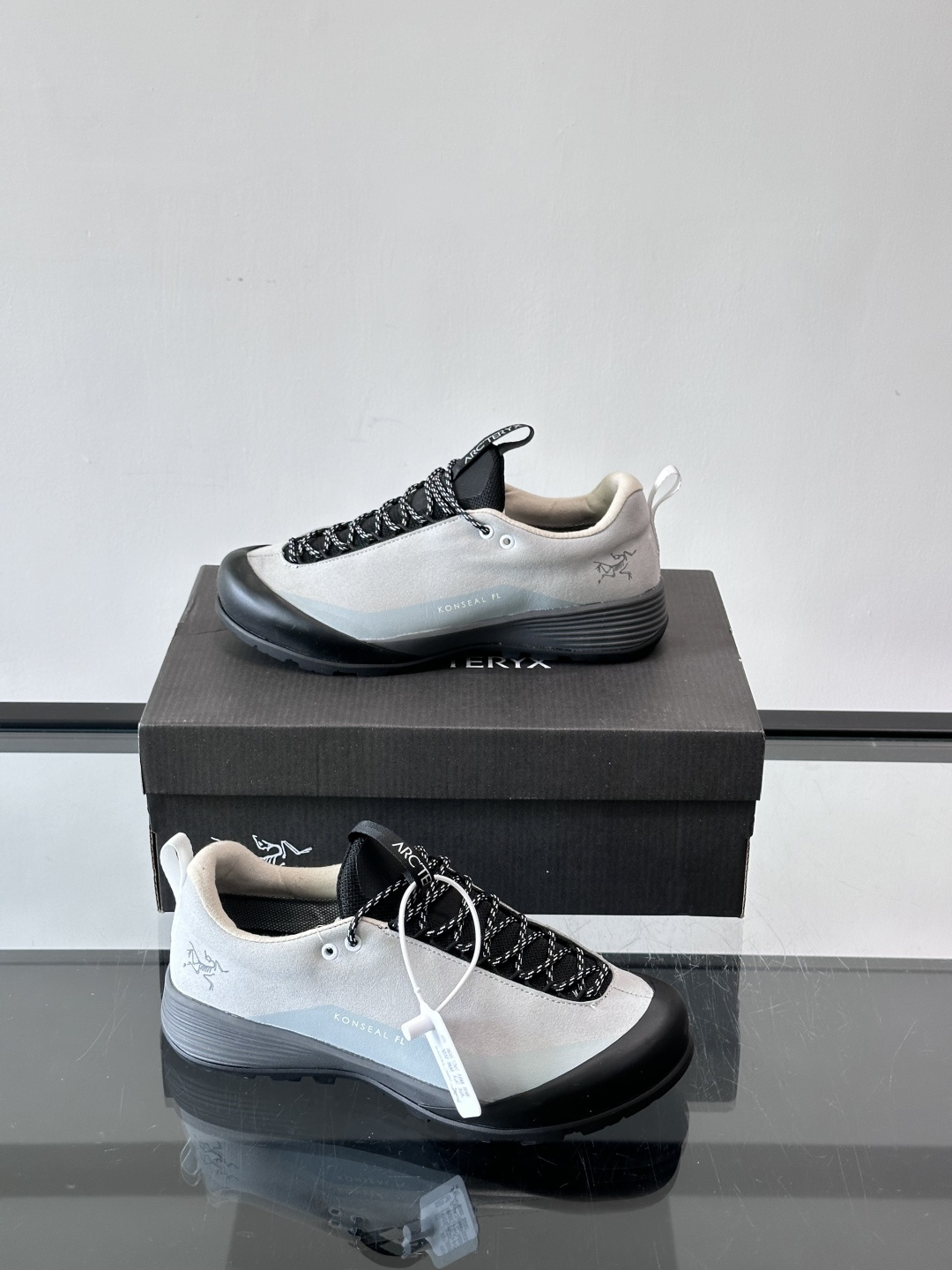 始祖鸟Konseal FL2 GTX户外徒步鞋，反绒牛皮拼接鞋面，质感高级又防水，南方潮湿或下雨天都能穿