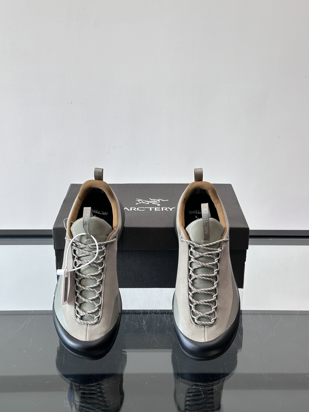 始祖鸟Konseal FL2 GTX户外徒步鞋，反绒牛皮拼接鞋面，质感高级又防水，南方潮湿或下雨天都能穿