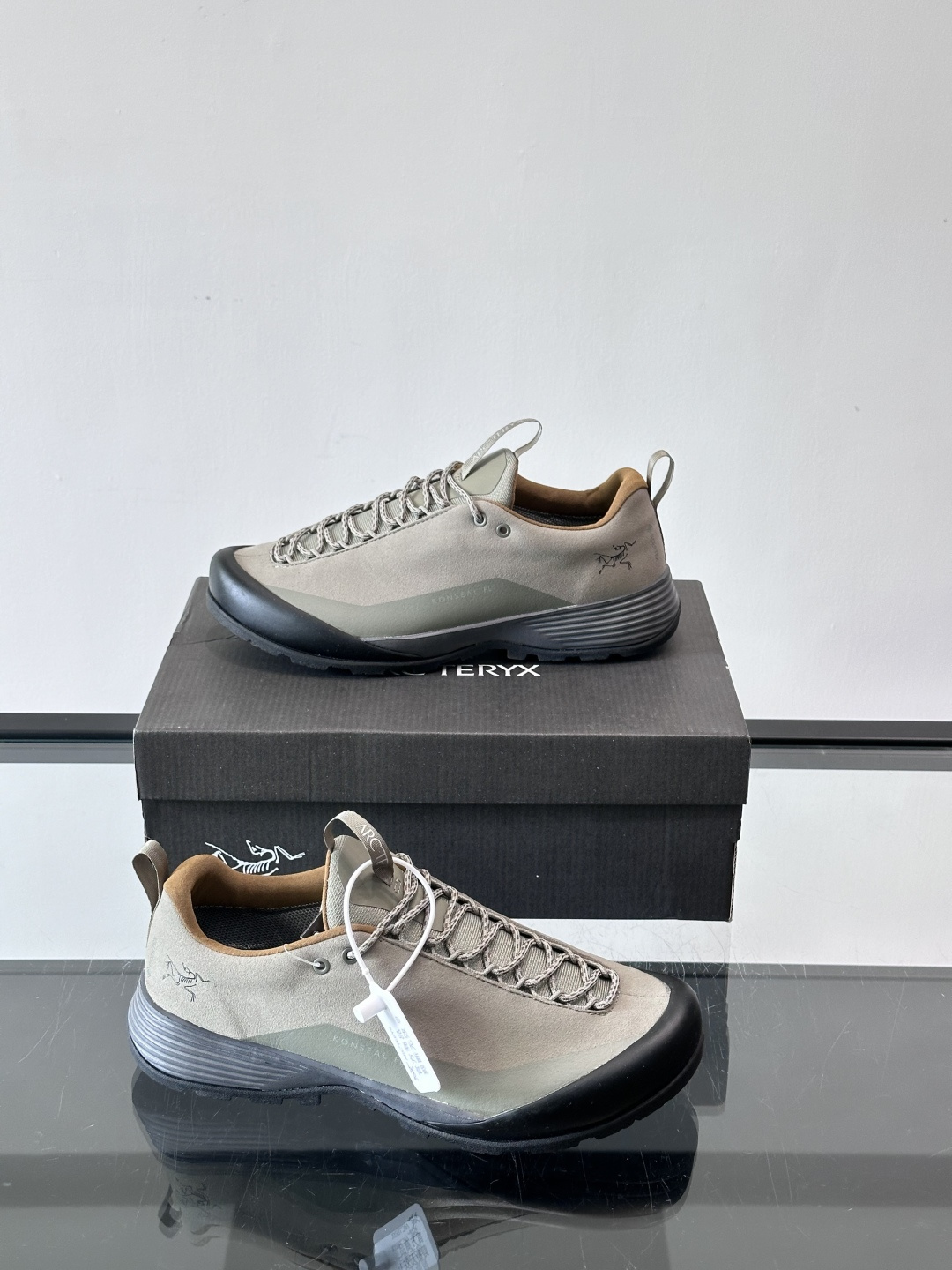 始祖鸟Konseal FL2 GTX户外徒步鞋，反绒牛皮拼接鞋面，质感高级又防水，南方潮湿或下雨天都能穿