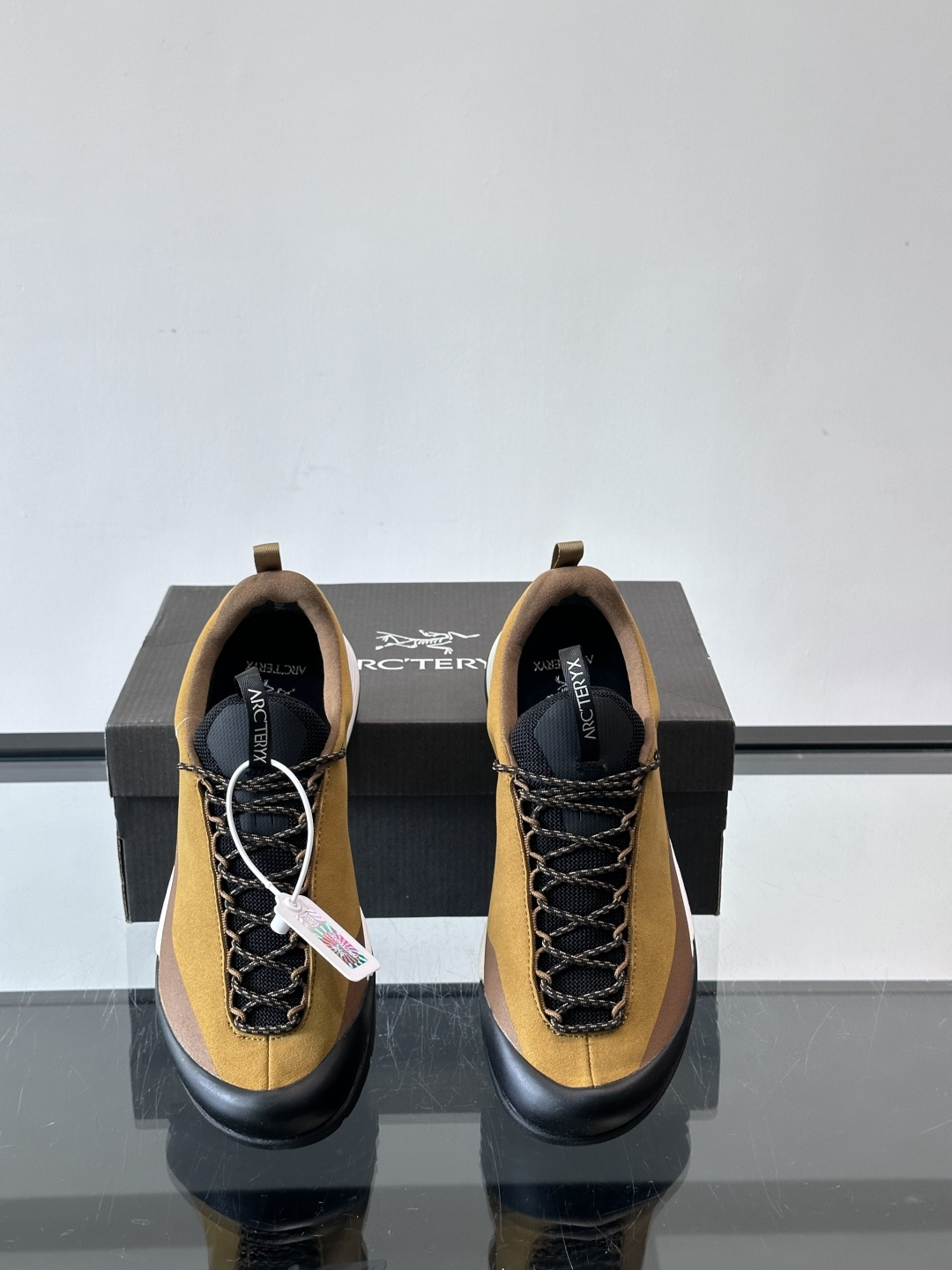 始祖鸟Konseal FL2 GTX户外徒步鞋，反绒牛皮拼接鞋面，质感高级又防水，南方潮湿或下雨天都能穿