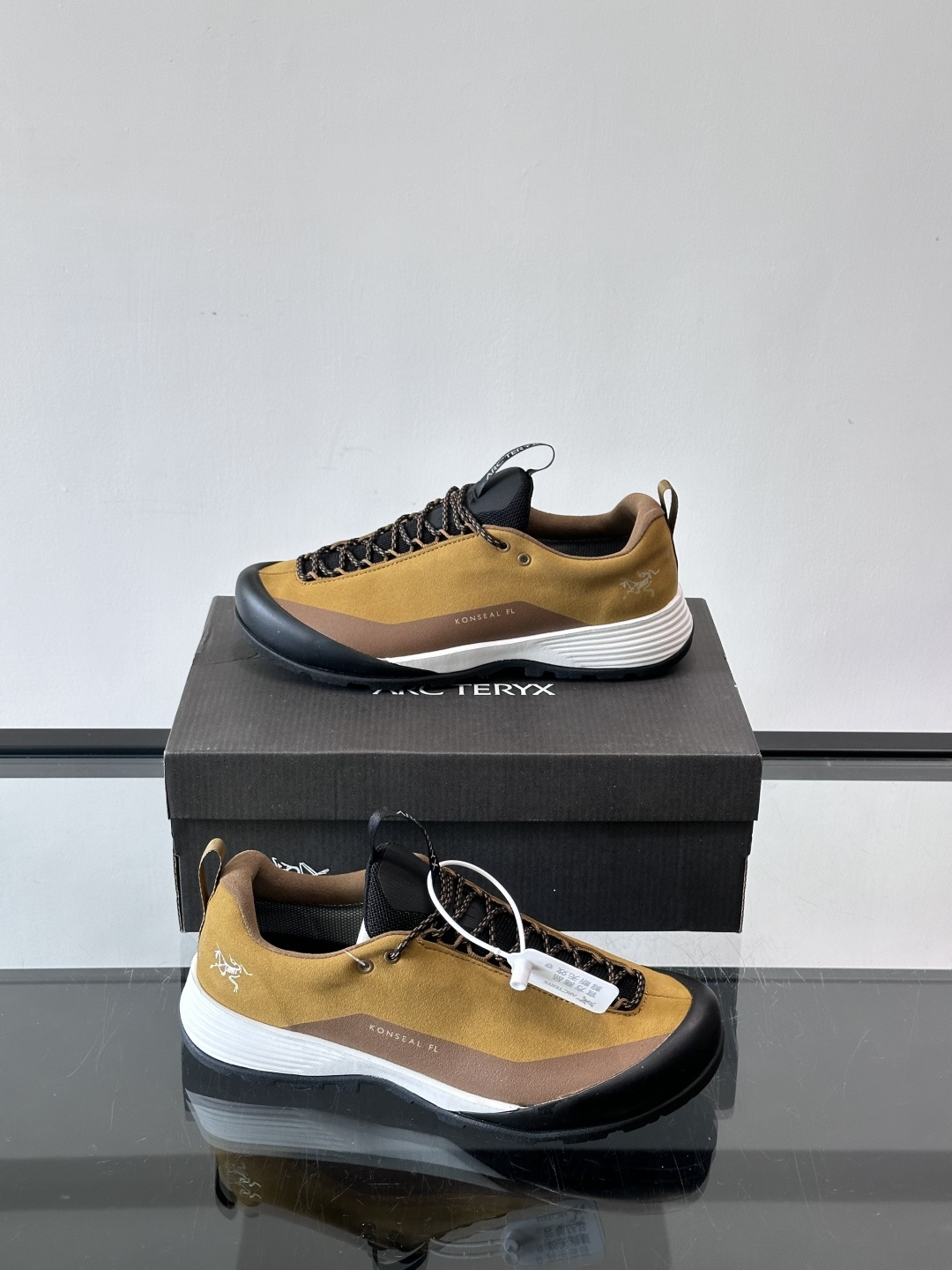 始祖鸟Konseal FL2 GTX户外徒步鞋，反绒牛皮拼接鞋面，质感高级又防水，南方潮湿或下雨天都能穿