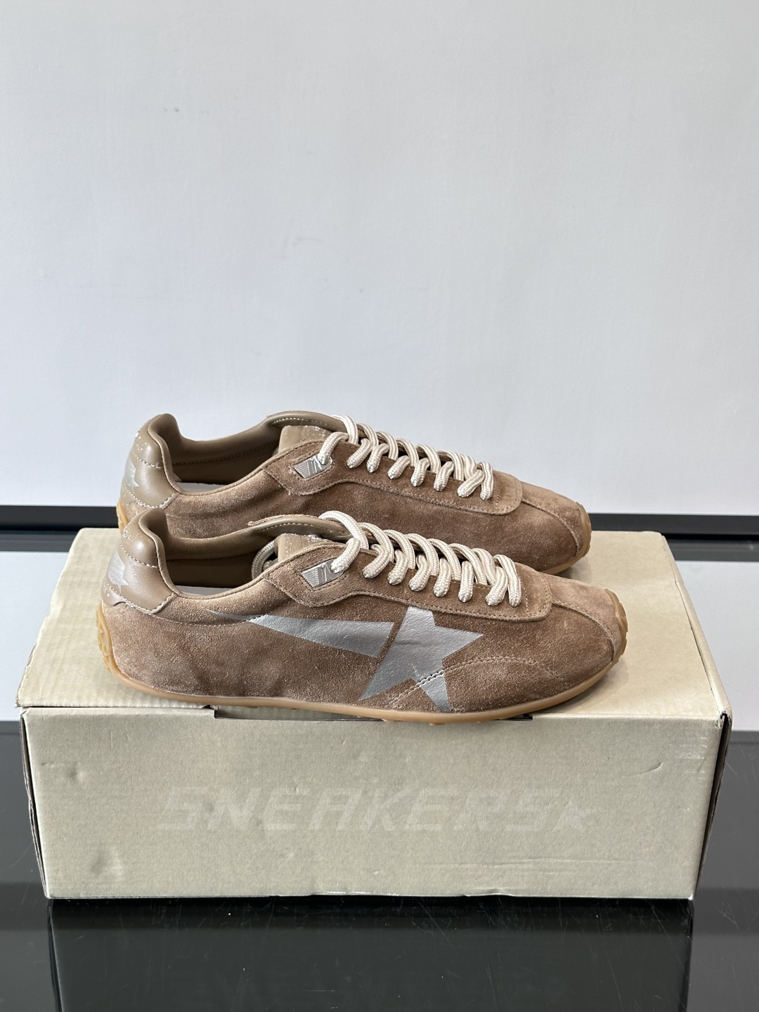 Golden Goose Marathon SPeed系列棕l小脏鞋，经典复古德训鞋灵感，绒面皮革+做旧