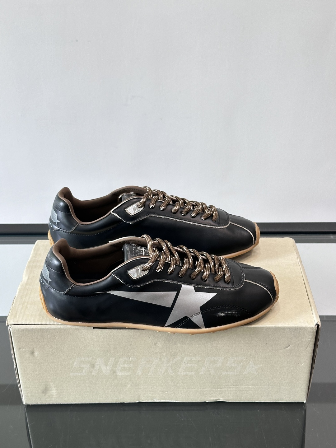 Golden Goose Marathon SPeed系列棕l小脏鞋，经典复古德训鞋灵感，绒面皮革+做旧