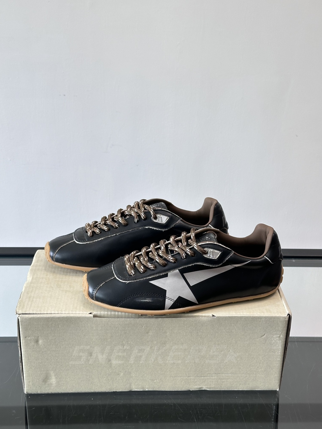 Golden Goose Marathon SPeed系列棕l小脏鞋，经典复古德训鞋灵感，绒面皮革+做旧