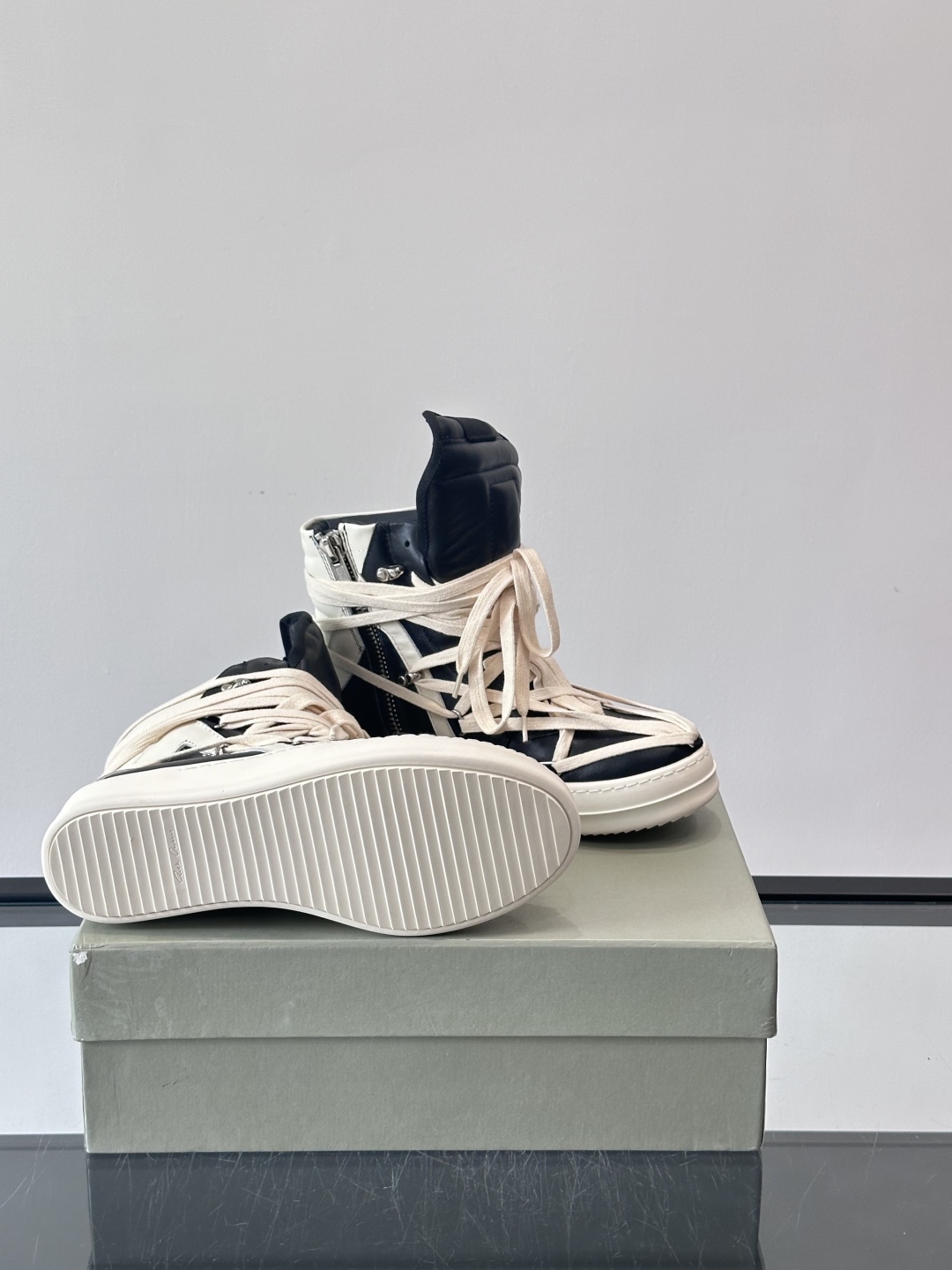 Rick Owens High-Top Sneakers: Black Leather, Pentagram Detail, and 7cm Platform 10 cmp i1761414462470 622 0 8