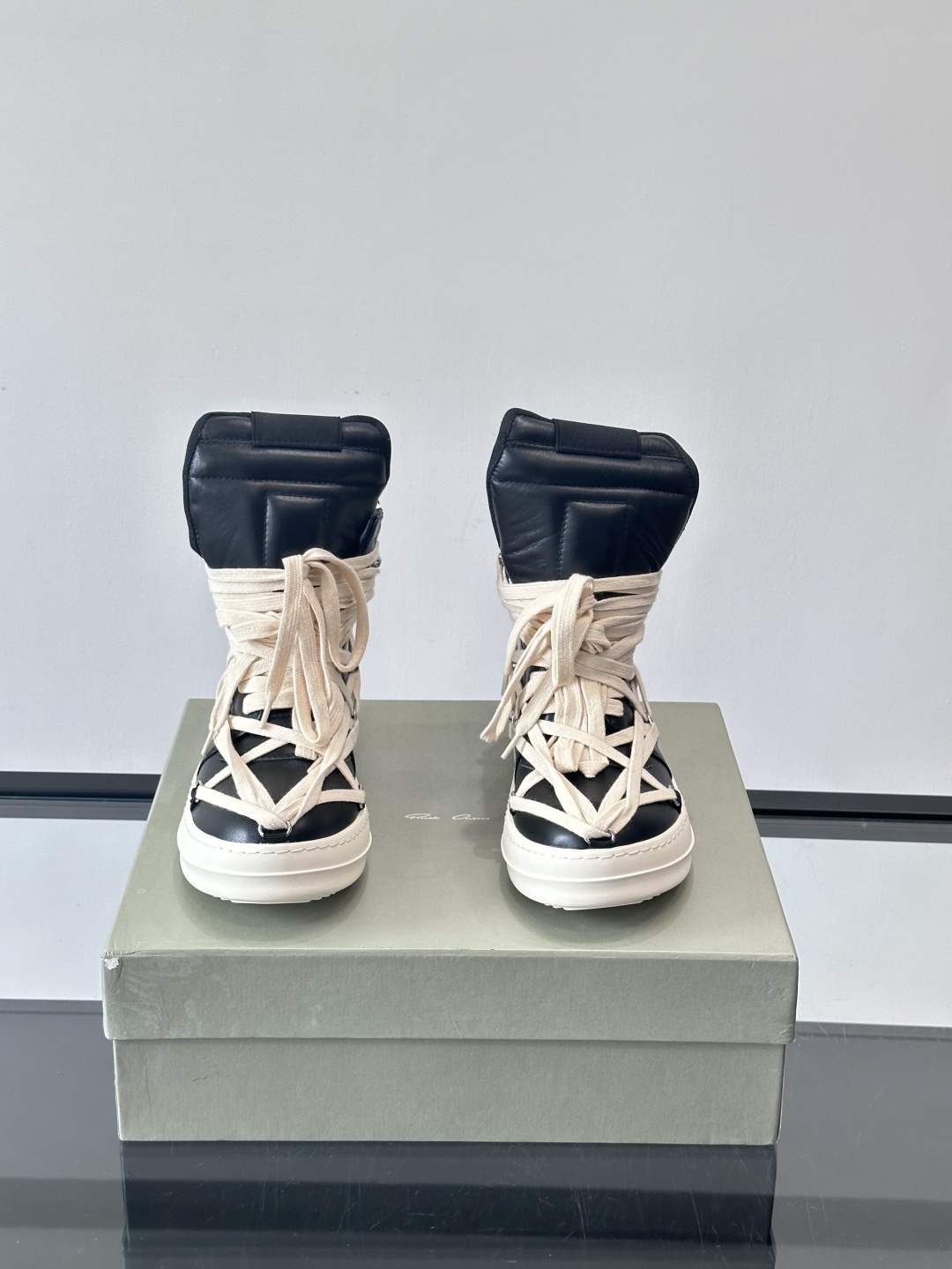 Rick Owens High-Top Sneakers: Black Leather, Pentagram Detail, and 7cm Platform 3 cmp i1761414462487 1591 0 1