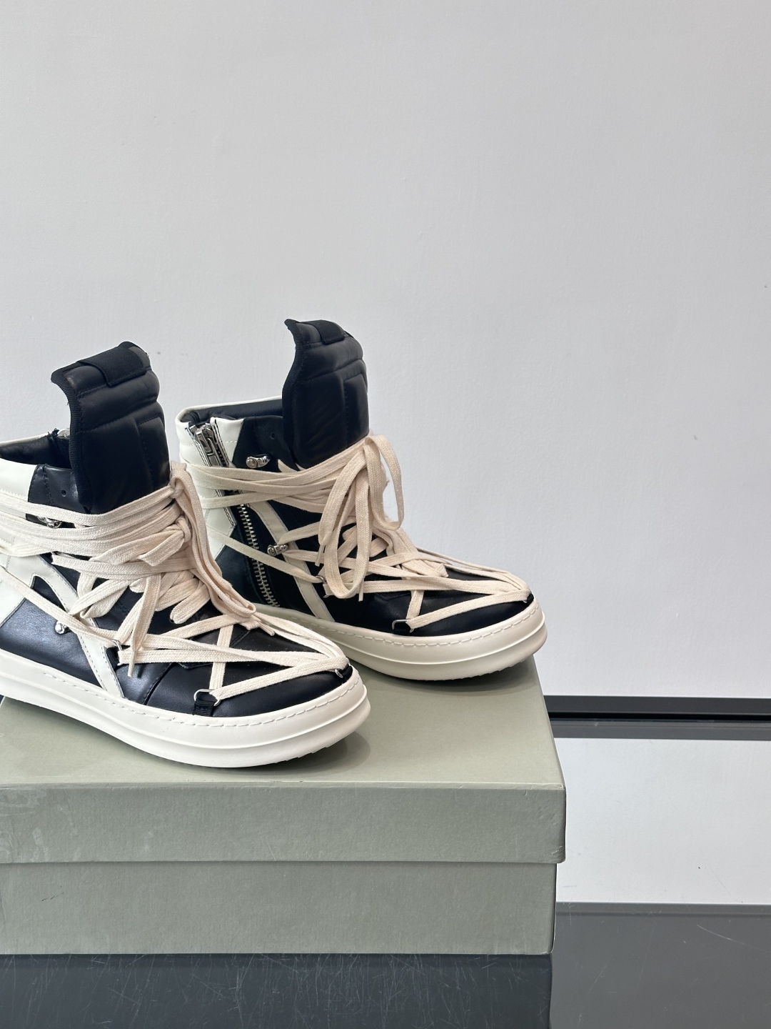 Rick Owens High-Top Sneakers: Black Leather, Pentagram Detail, and 7cm Platform 7 cmp i1761414462487 2457 0 5