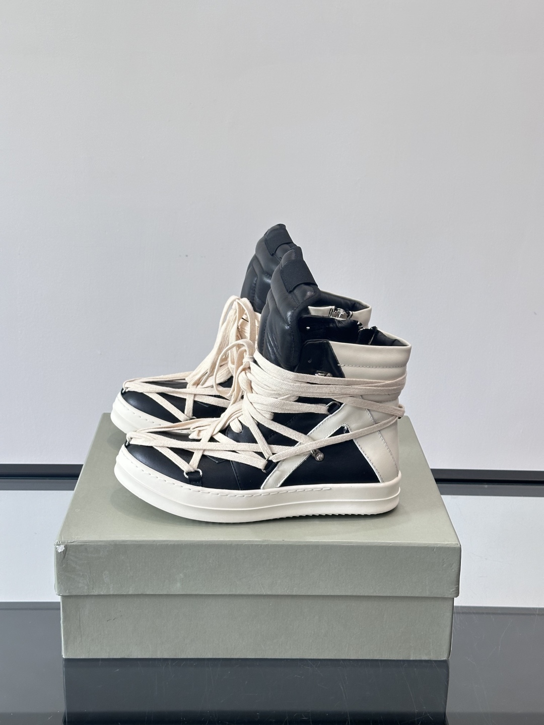 Rick Owens High-Top Sneakers: Black Leather, Pentagram Detail, and 7cm Platform 4 cmp i1761414474923 7566 0 2