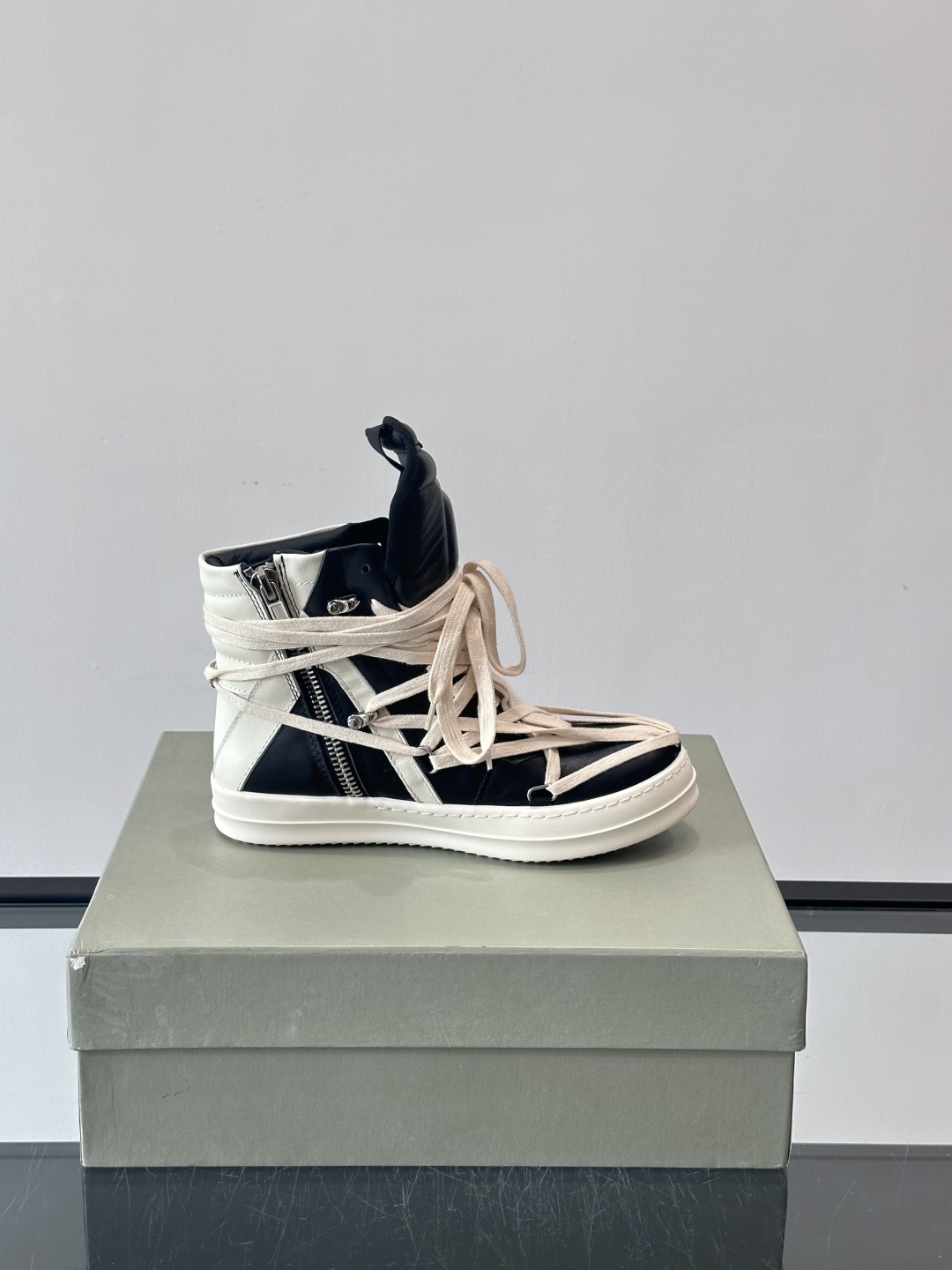 Rick Owens High-Top Sneakers: Black Leather, Pentagram Detail, and 7cm Platform 8 cmp i1761414474941 7949 0 6