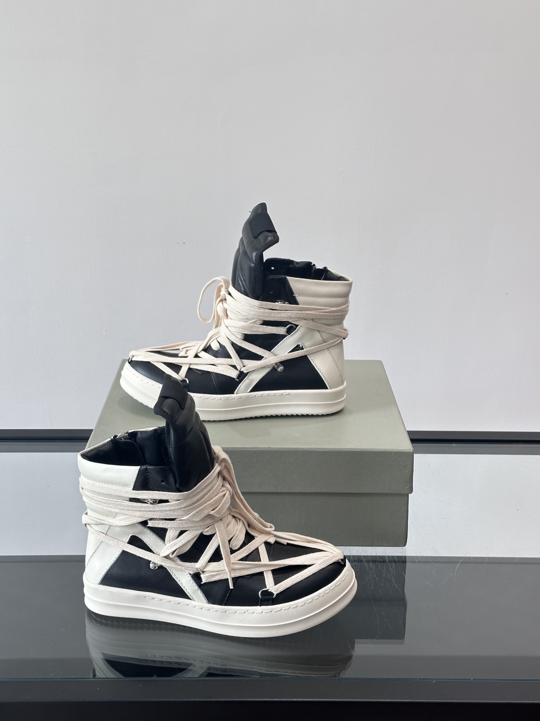 Rick Owens High-Top Sneakers: Black Leather, Pentagram Detail, and 7cm Platform 5 cmp i1761414474977 6939 0 3