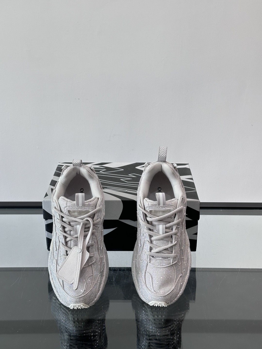 off white 水钻💎老爹鞋情侣款👫圆头系带 箭头图案 低帮 生活休闲鞋 绿色。一款名为“Be Ri