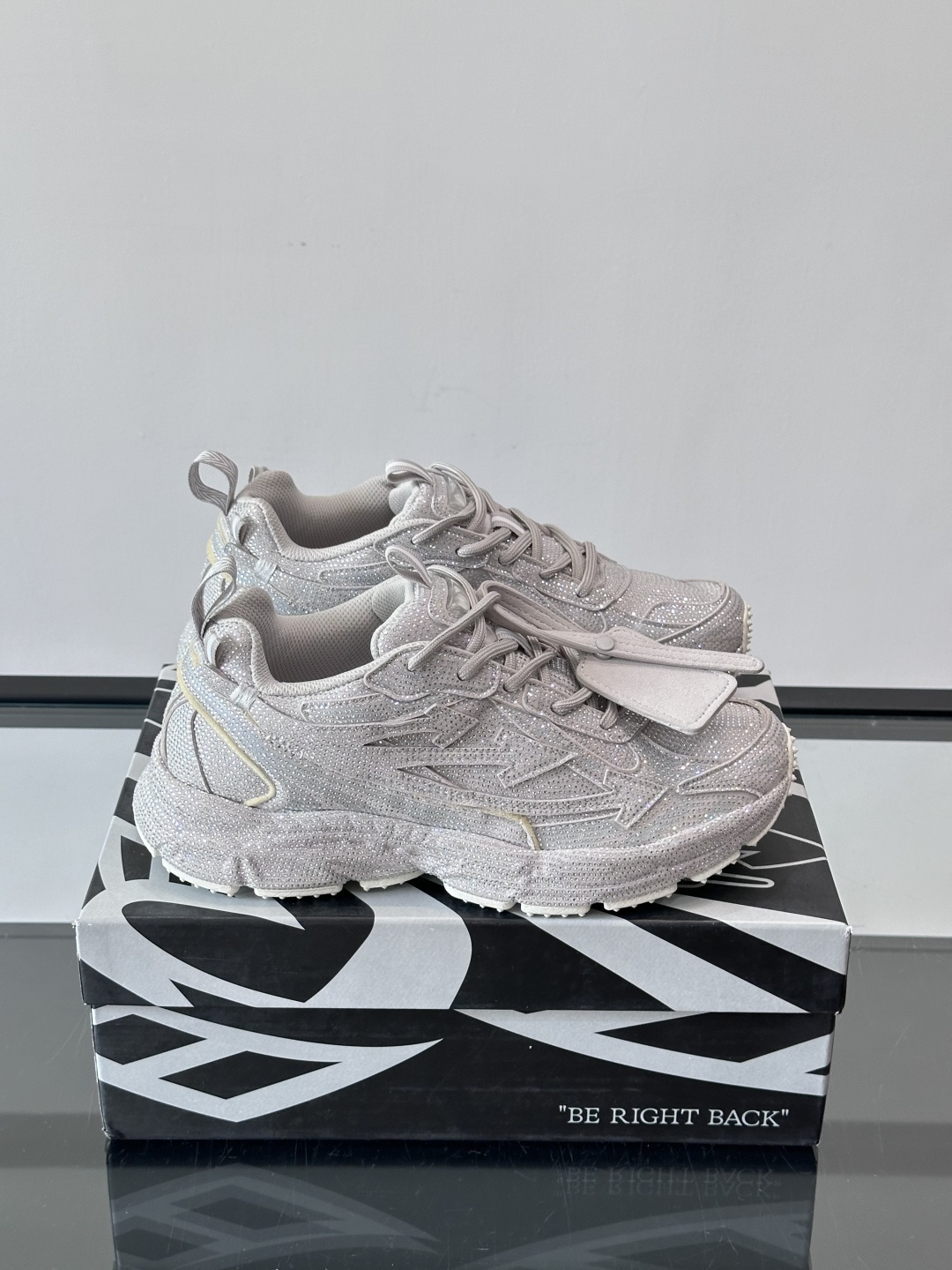 off white 水钻💎老爹鞋情侣款👫圆头系带 箭头图案 低帮 生活休闲鞋 绿色。一款名为“Be Ri