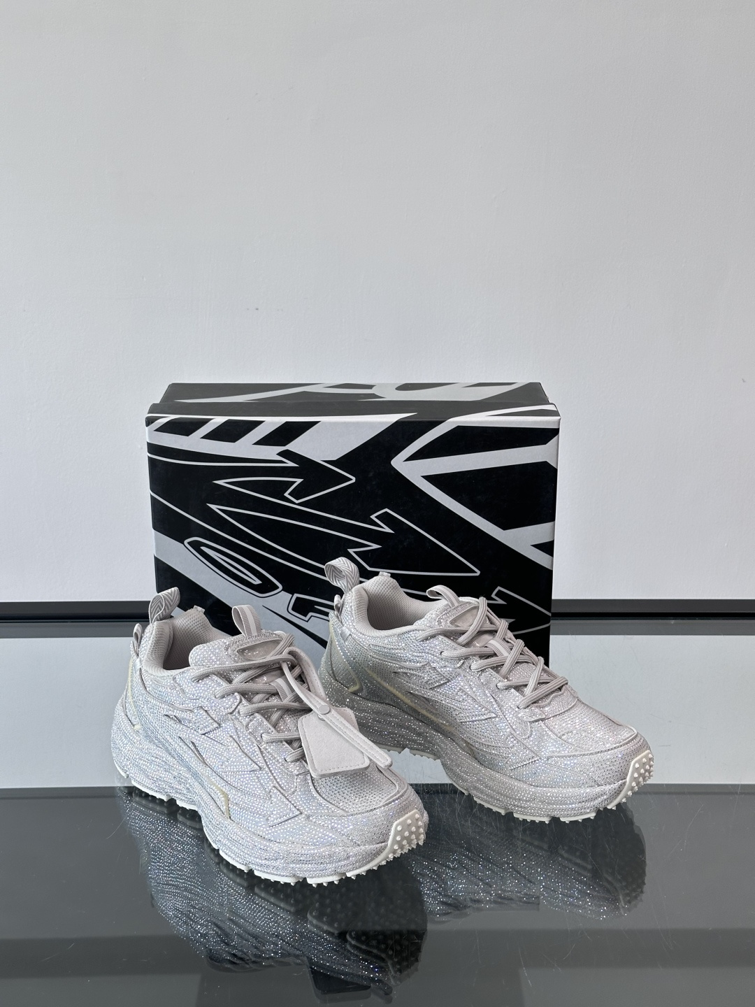 off white 水钻💎老爹鞋情侣款👫圆头系带 箭头图案 低帮 生活休闲鞋 绿色。一款名为“Be Ri