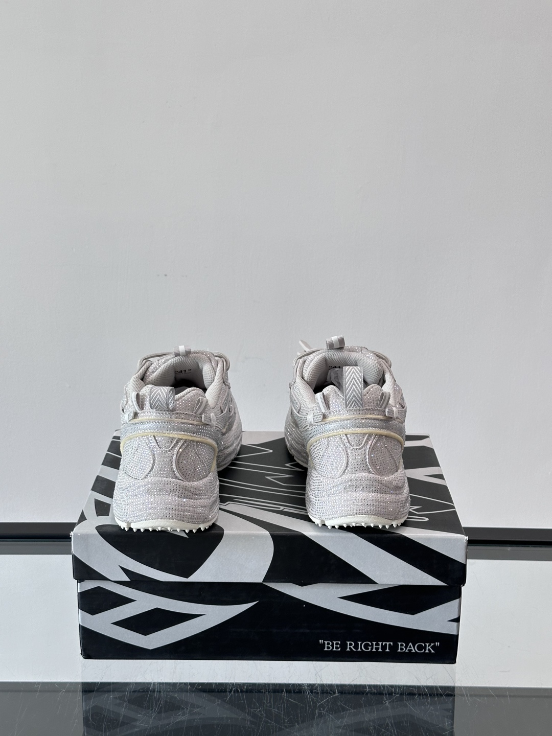 off white 水钻💎老爹鞋情侣款👫圆头系带 箭头图案 低帮 生活休闲鞋 绿色。一款名为“Be Ri