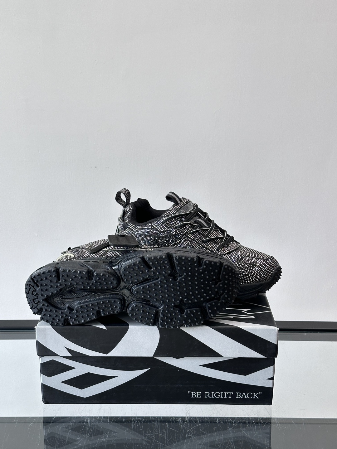 off white 水钻💎老爹鞋情侣款👫圆头系带 箭头图案 低帮 生活休闲鞋 绿色。一款名为“Be Ri