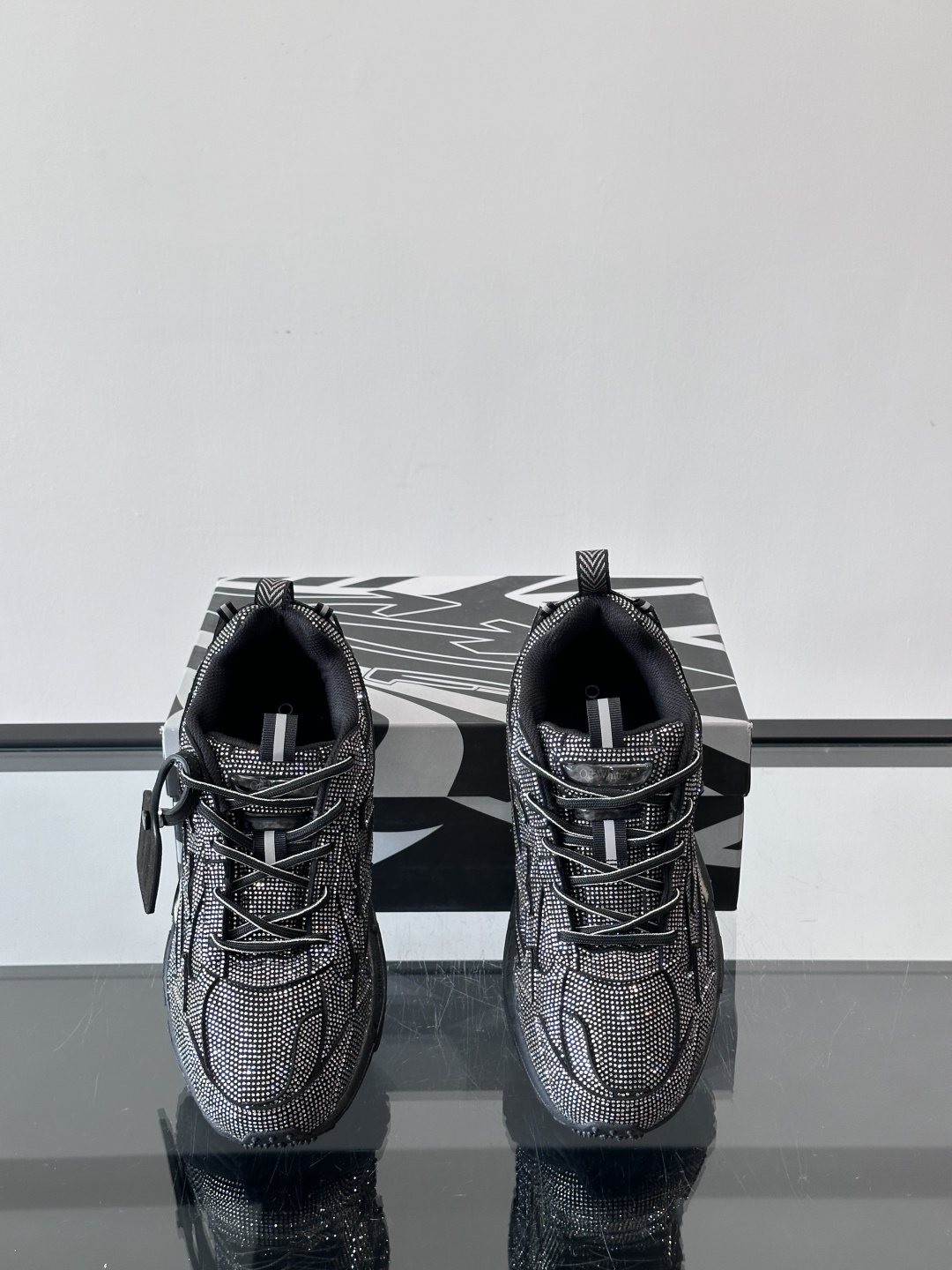 off white 水钻💎老爹鞋情侣款👫圆头系带 箭头图案 低帮 生活休闲鞋 绿色。一款名为“Be Ri