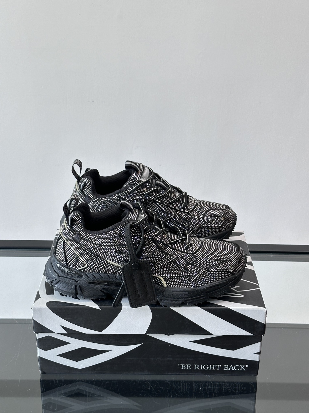 off white 水钻💎老爹鞋情侣款👫圆头系带 箭头图案 低帮 生活休闲鞋 绿色。一款名为“Be Ri