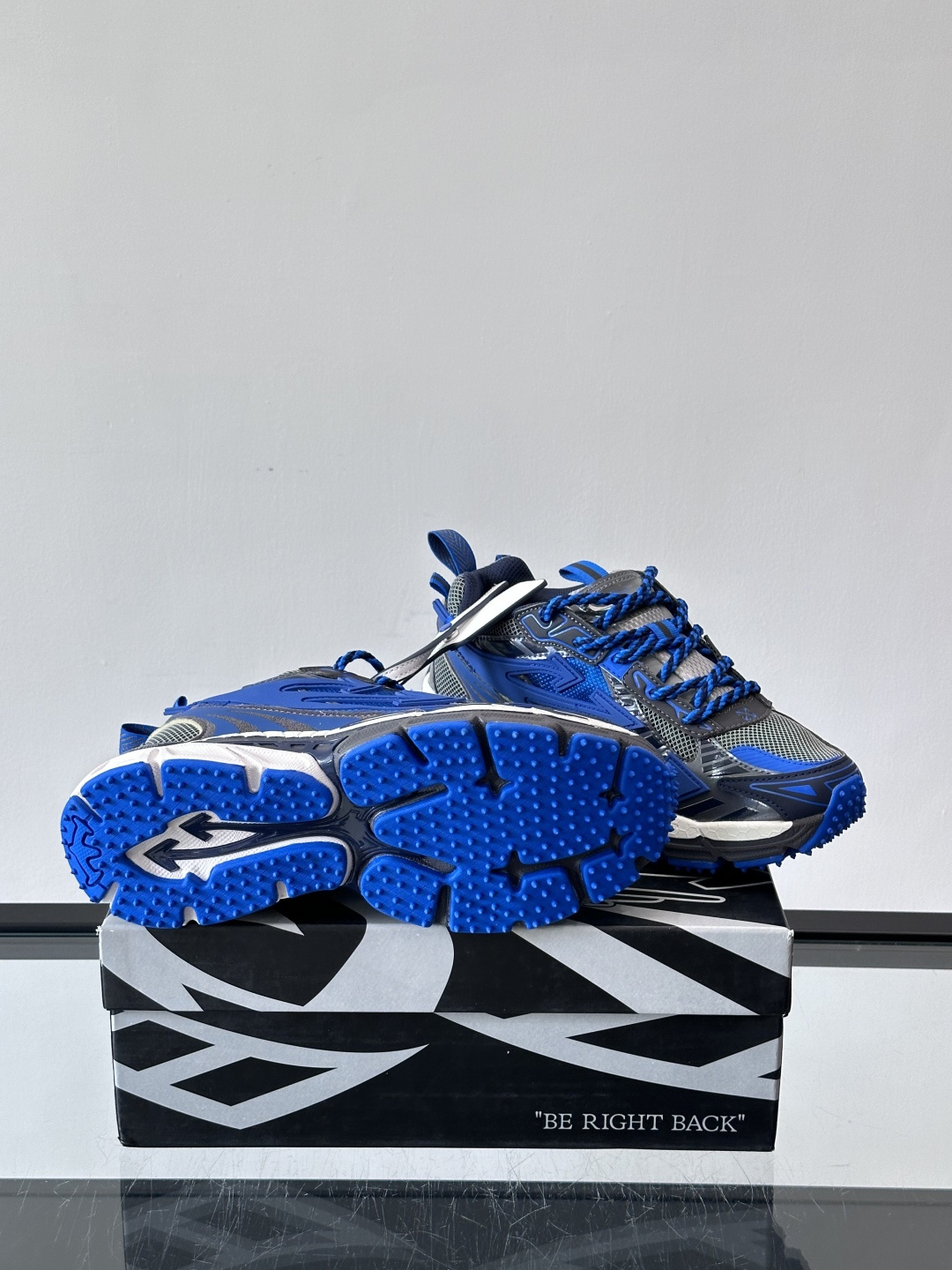 OFF-WHITE Be Right Back 情侣款👫圆头系带 箭头图案 低帮 生活休闲鞋 绿色。一款