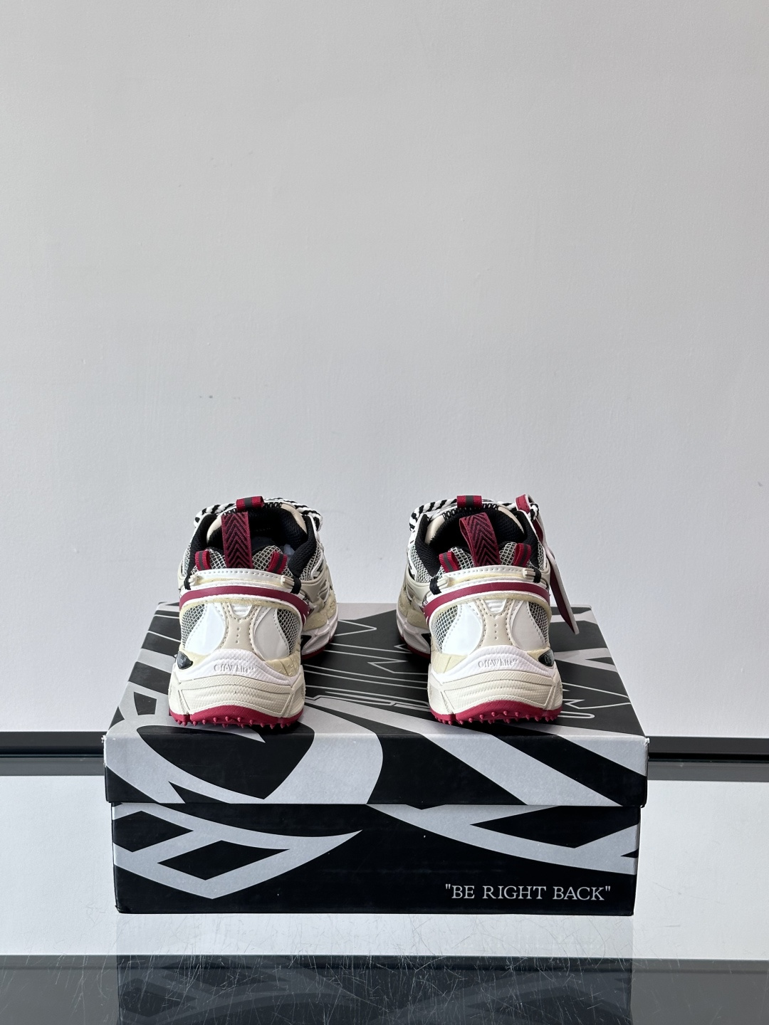 OFF-WHITE Be Right Back 情侣款👫圆头系带 箭头图案 低帮 生活休闲鞋 绿色。一款