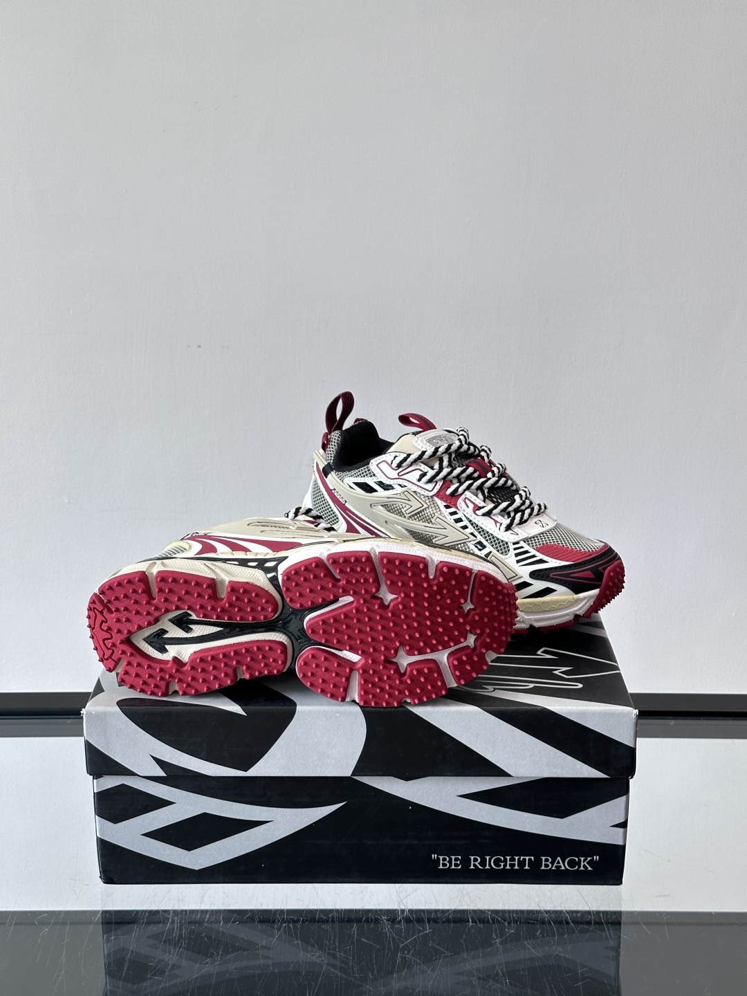 OFF-WHITE Be Right Back 情侣款👫圆头系带 箭头图案 低帮 生活休闲鞋 绿色。一款