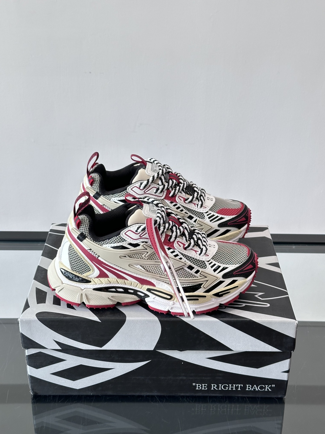 OFF-WHITE Be Right Back 情侣款👫圆头系带 箭头图案 低帮 生活休闲鞋 绿色。一款