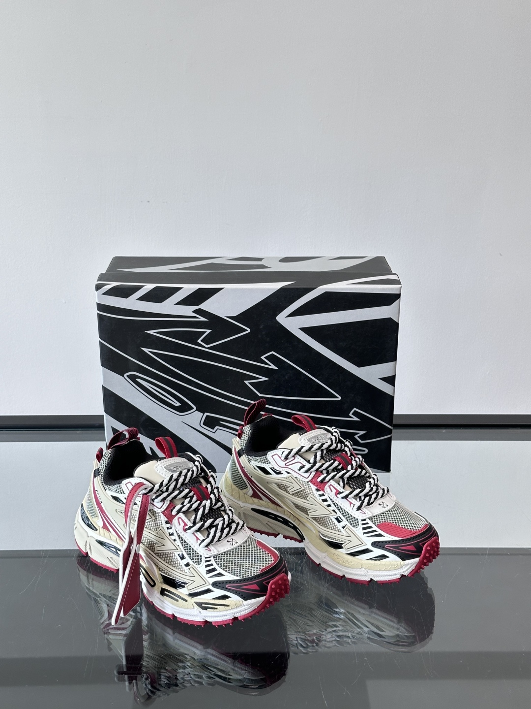 OFF-WHITE Be Right Back 情侣款👫圆头系带 箭头图案 低帮 生活休闲鞋 绿色。一款