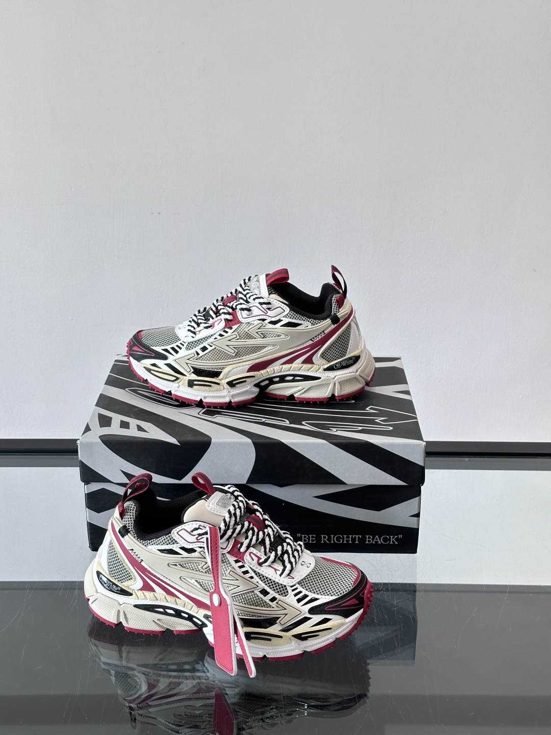 OFF-WHITE Be Right Back 情侣款👫圆头系带 箭头图案 低帮 生活休闲鞋 绿色。一款