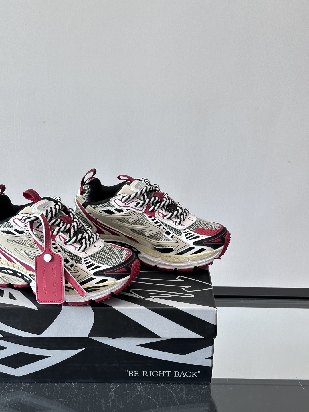 OFF-WHITE Be Right Back 情侣款👫圆头系带 箭头图案 低帮 生活休闲鞋 绿色。一款