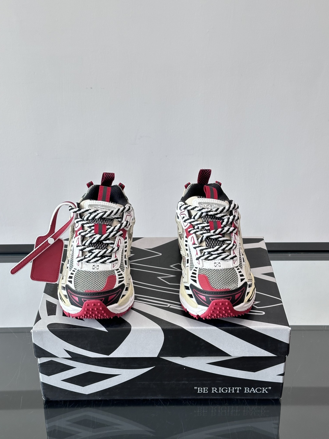 OFF-WHITE Be Right Back 情侣款👫圆头系带 箭头图案 低帮 生活休闲鞋 绿色。一款