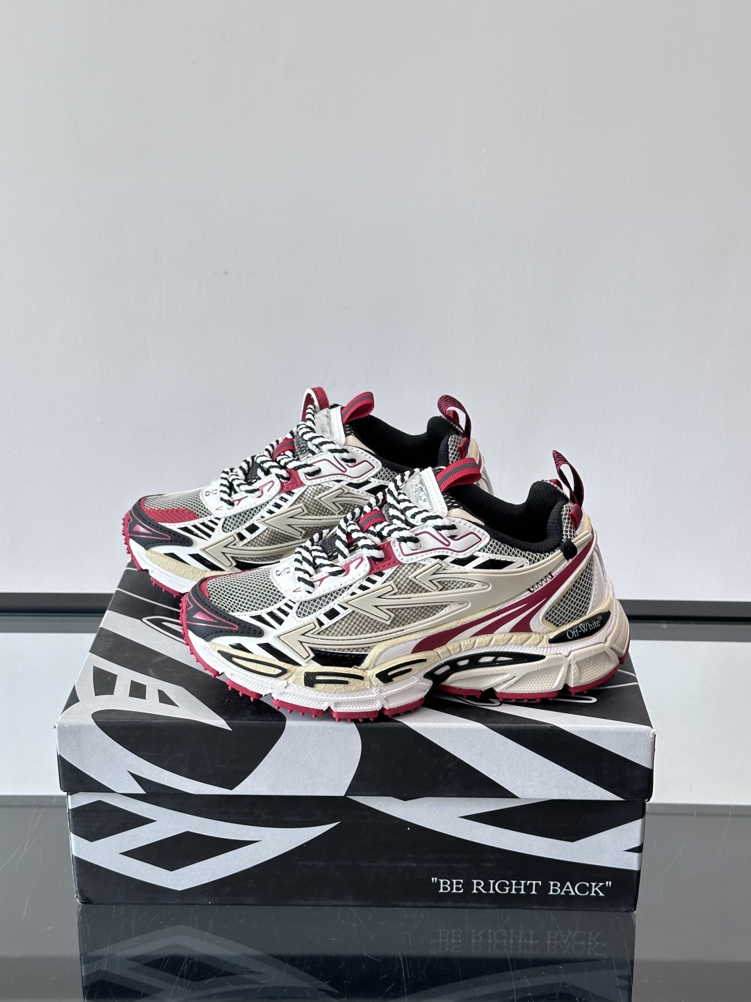 OFF-WHITE Be Right Back 情侣款👫圆头系带 箭头图案 低帮 生活休闲鞋 绿色。一款