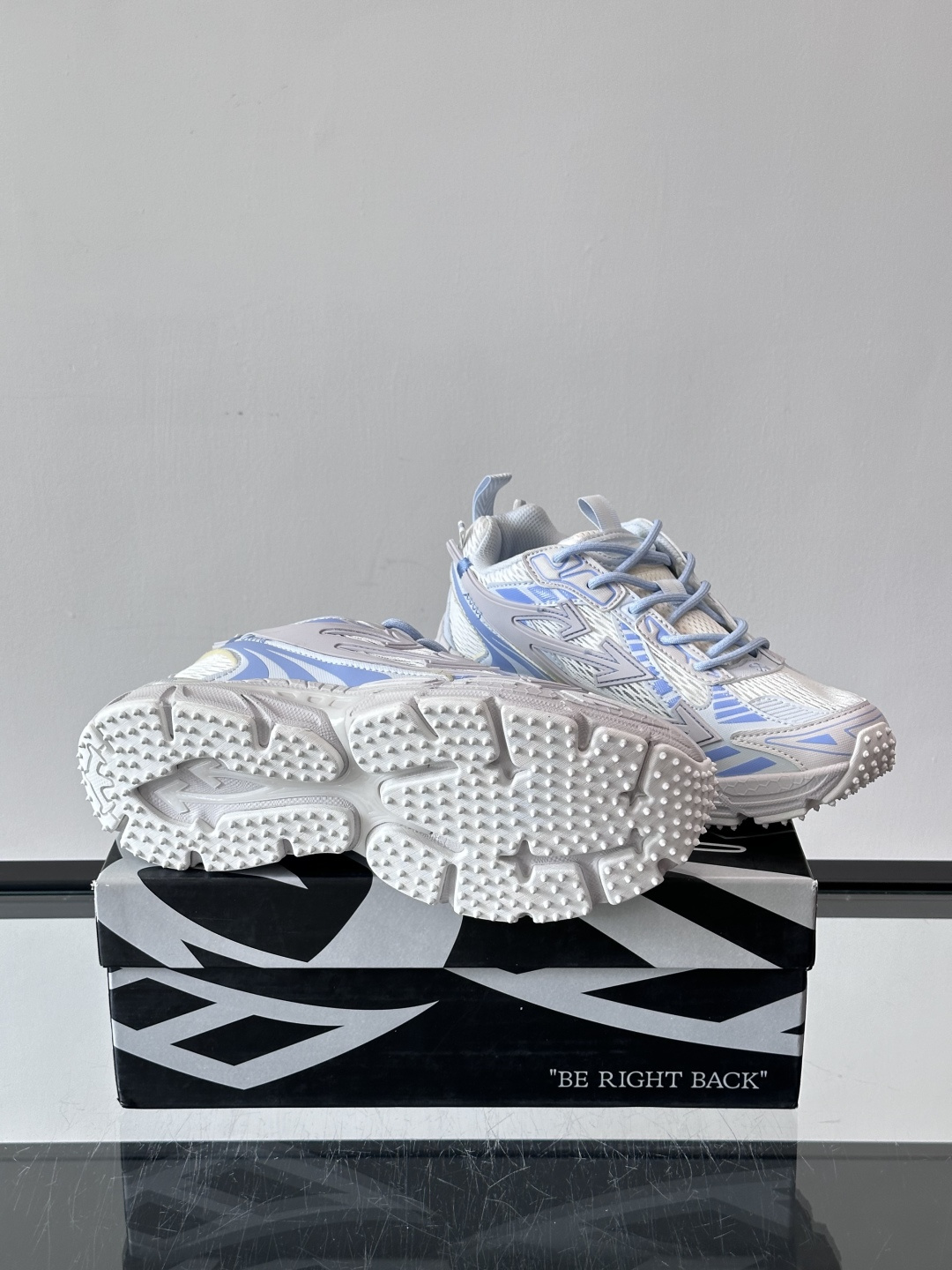 OFF-WHITE Be Right Back 情侣款👫圆头系带 箭头图案 低帮 生活休闲鞋 绿色。一款