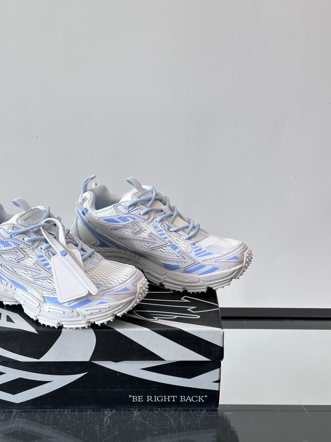 OFF-WHITE Be Right Back 情侣款👫圆头系带 箭头图案 低帮 生活休闲鞋 绿色。一款