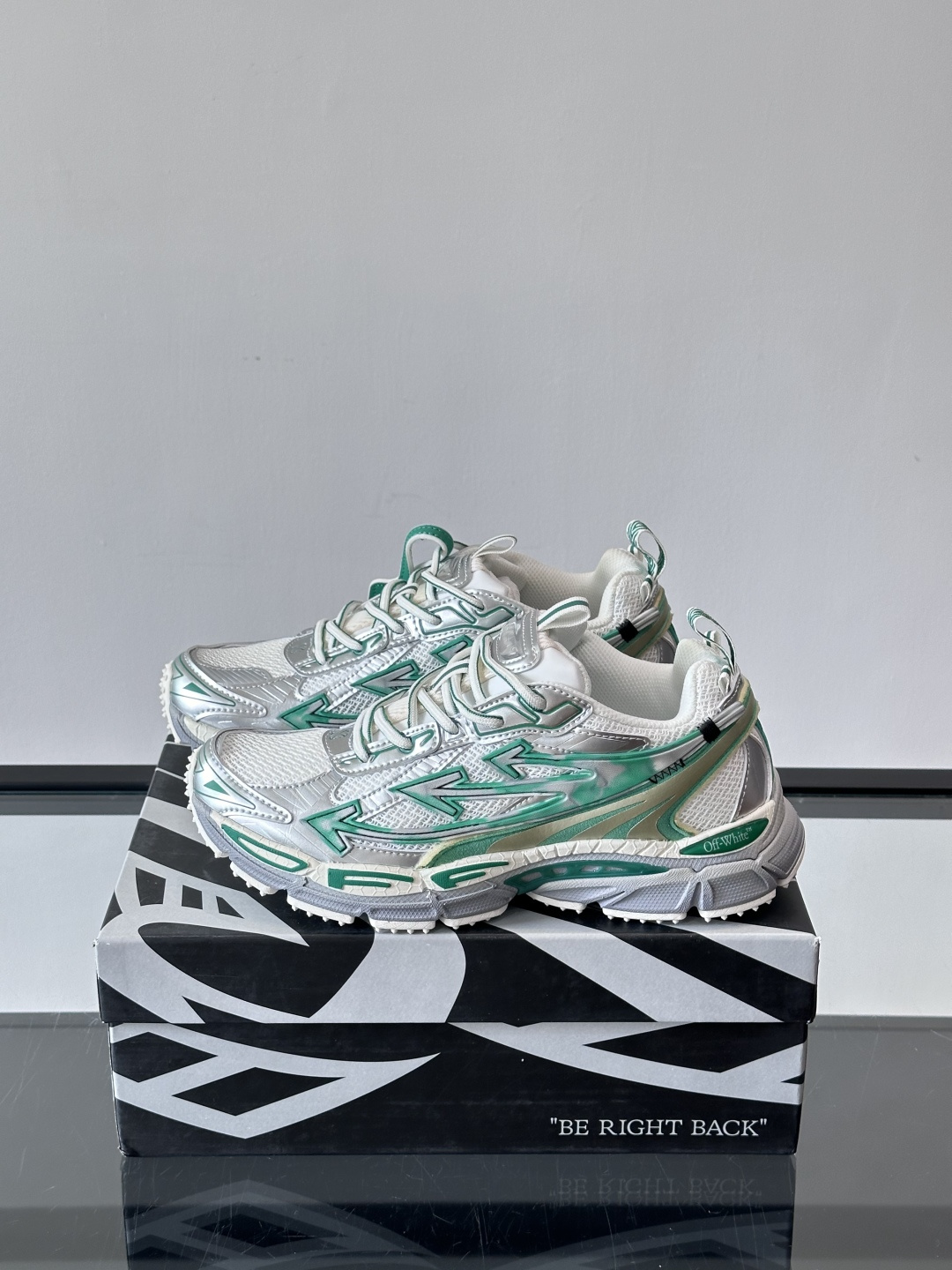 OFF-WHITE Be Right Back 情侣款👫圆头系带 箭头图案 低帮 生活休闲鞋 绿色。一款