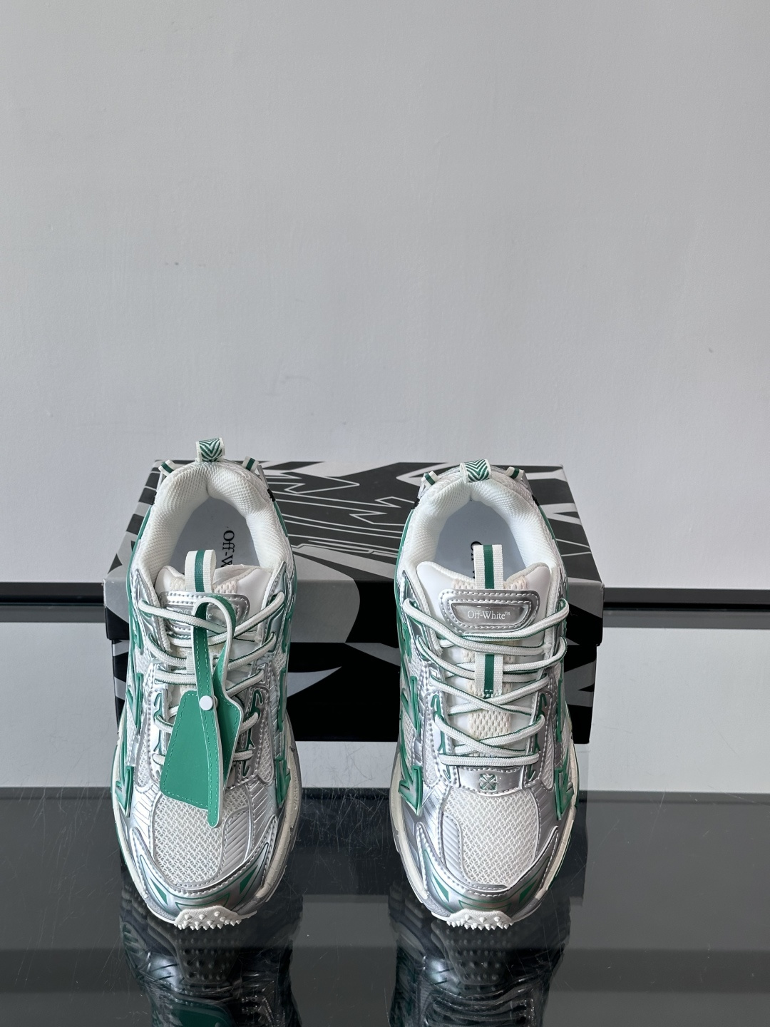 OFF-WHITE Be Right Back 情侣款👫圆头系带 箭头图案 低帮 生活休闲鞋 绿色。一款