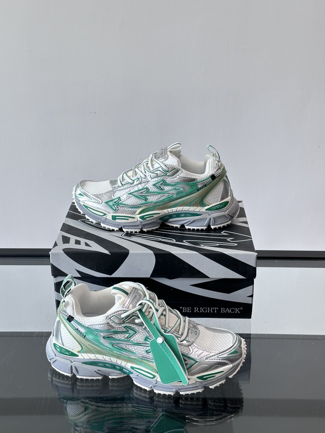 OFF-WHITE Be Right Back 情侣款👫圆头系带 箭头图案 低帮 生活休闲鞋 绿色。一款