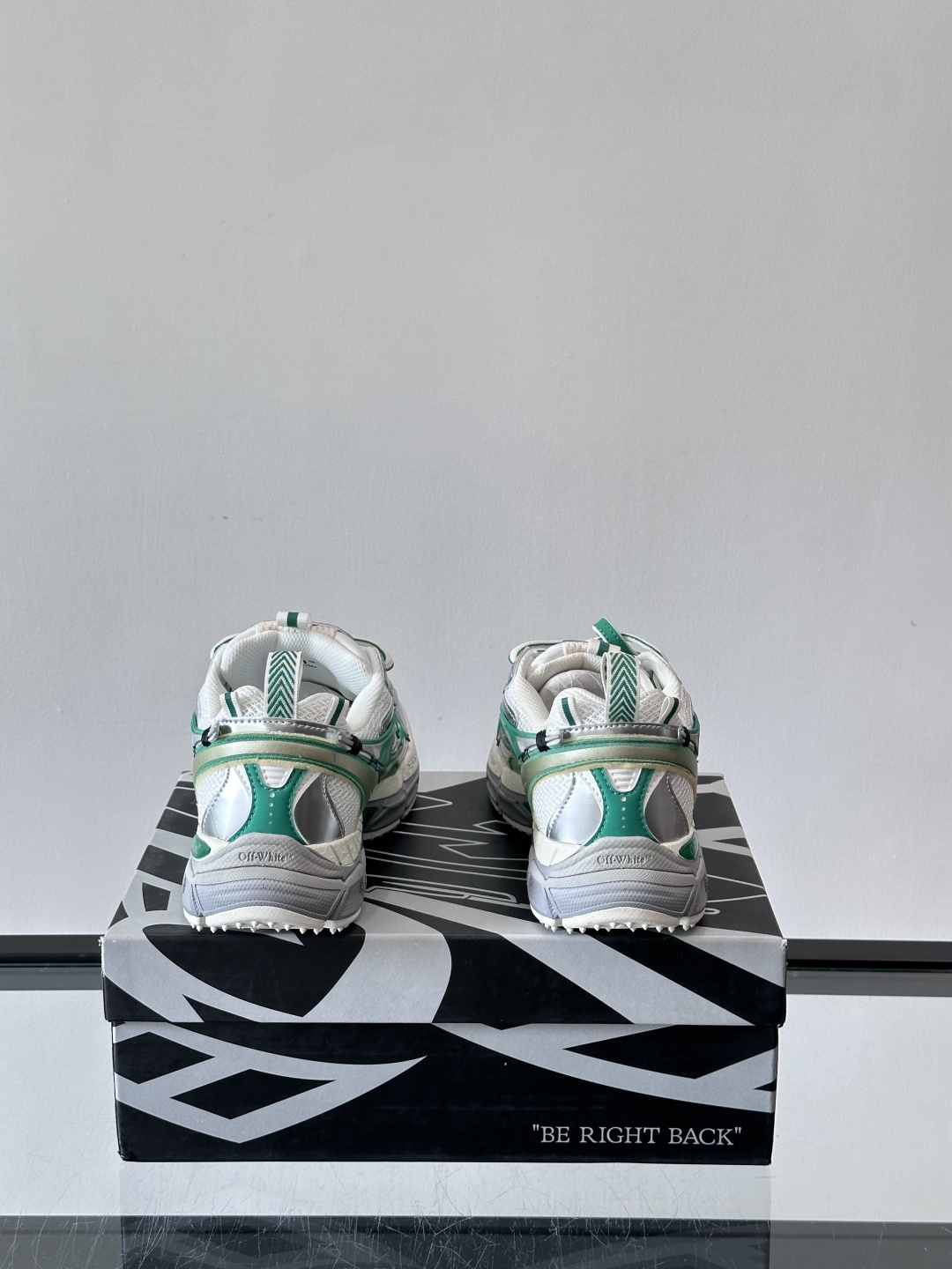 OFF-WHITE Be Right Back 情侣款👫圆头系带 箭头图案 低帮 生活休闲鞋 绿色。一款