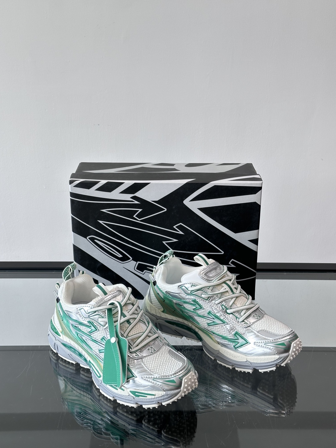 OFF-WHITE Be Right Back 情侣款👫圆头系带 箭头图案 低帮 生活休闲鞋 绿色。一款