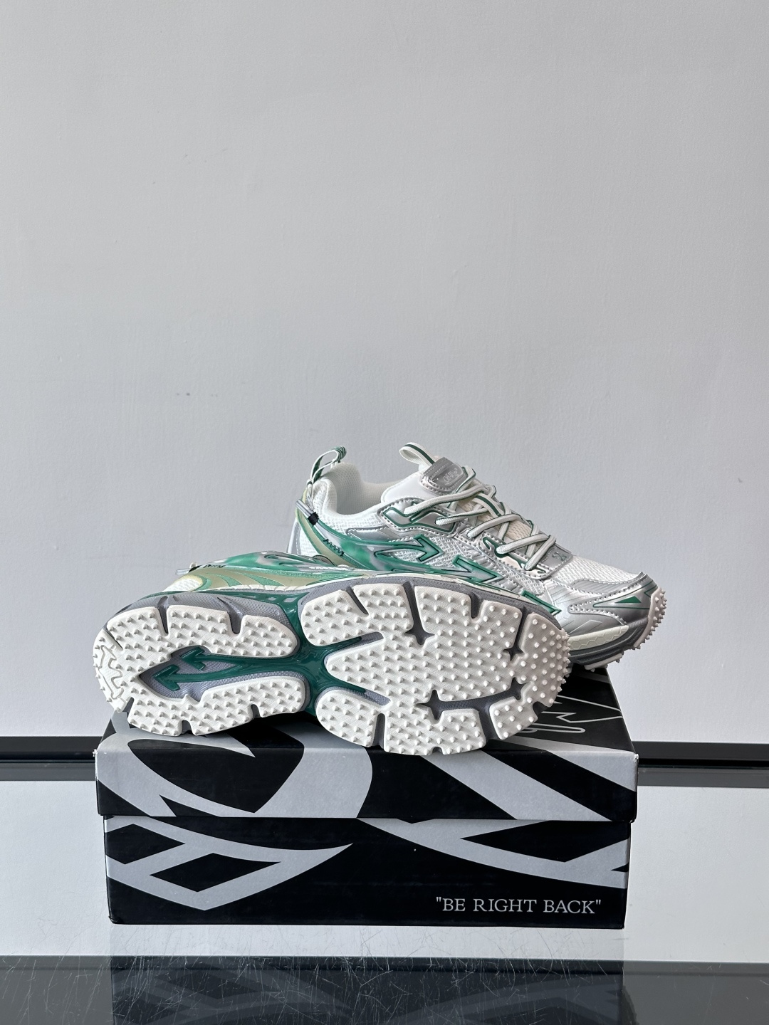 OFF-WHITE Be Right Back 情侣款👫圆头系带 箭头图案 低帮 生活休闲鞋 绿色。一款