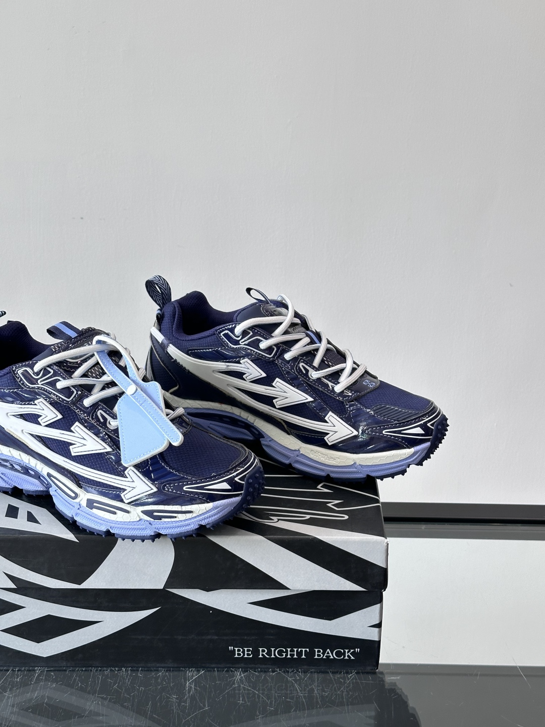 OFF-WHITE Be Right Back 情侣款👫圆头系带 箭头图案 低帮 生活休闲鞋 绿色。一款