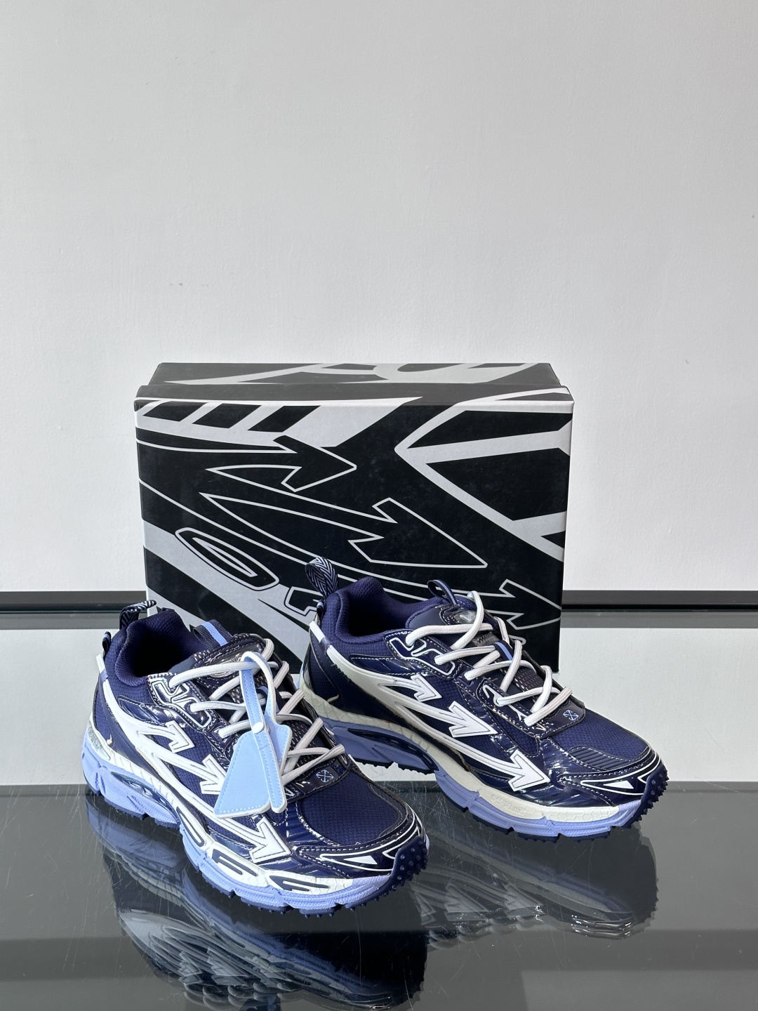 OFF-WHITE Be Right Back 情侣款👫圆头系带 箭头图案 低帮 生活休闲鞋 绿色。一款