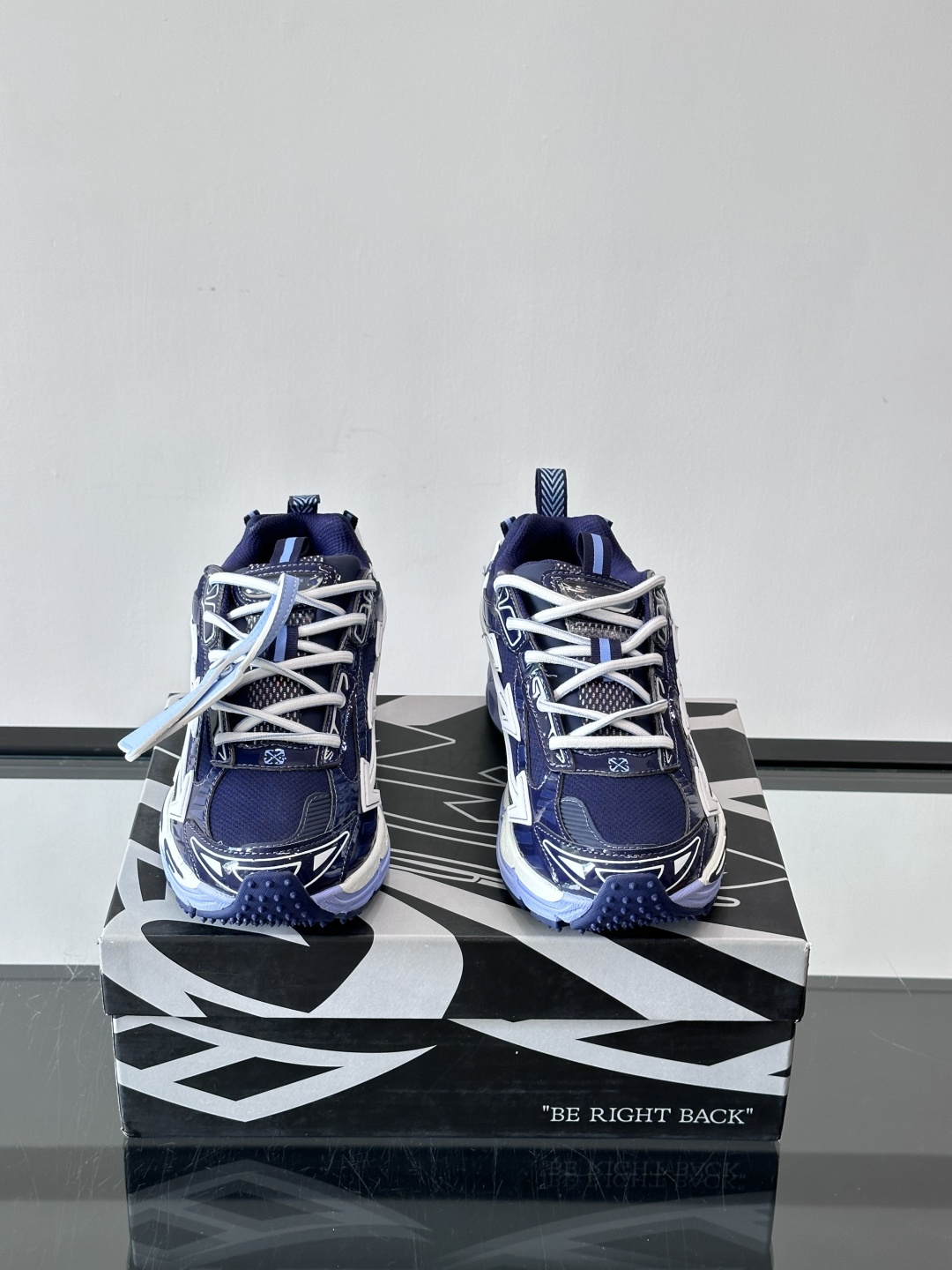 OFF-WHITE Be Right Back 情侣款👫圆头系带 箭头图案 低帮 生活休闲鞋 绿色。一款