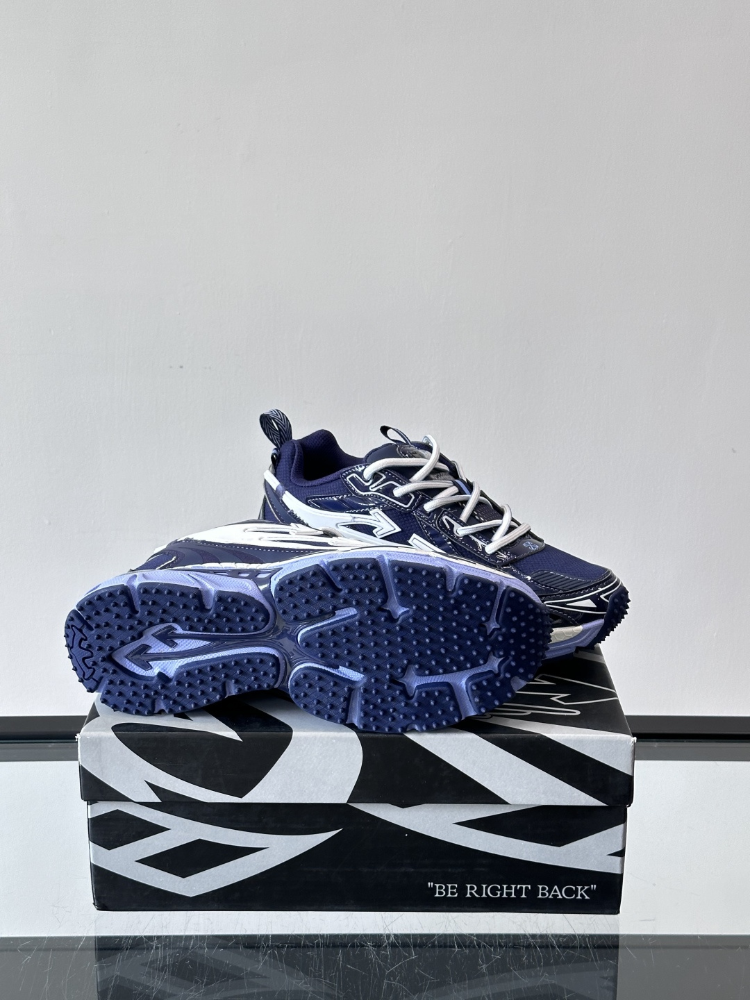 OFF-WHITE Be Right Back 情侣款👫圆头系带 箭头图案 低帮 生活休闲鞋 绿色。一款