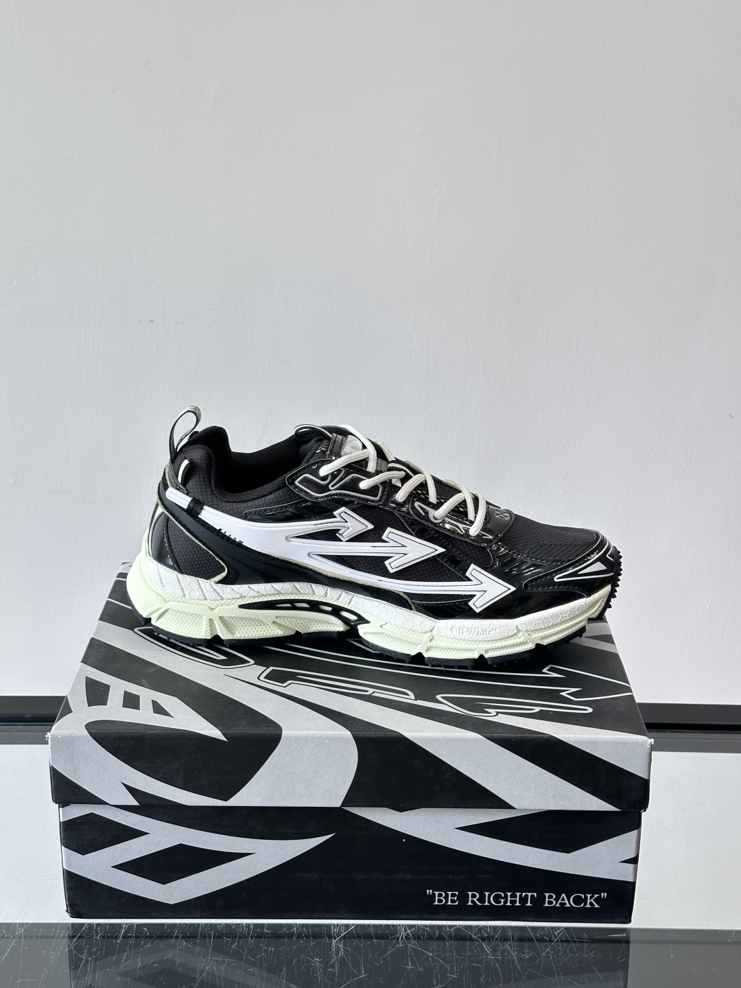 OFF-WHITE Be Right Back 情侣款👫圆头系带 箭头图案 低帮 生活休闲鞋 绿色。一款