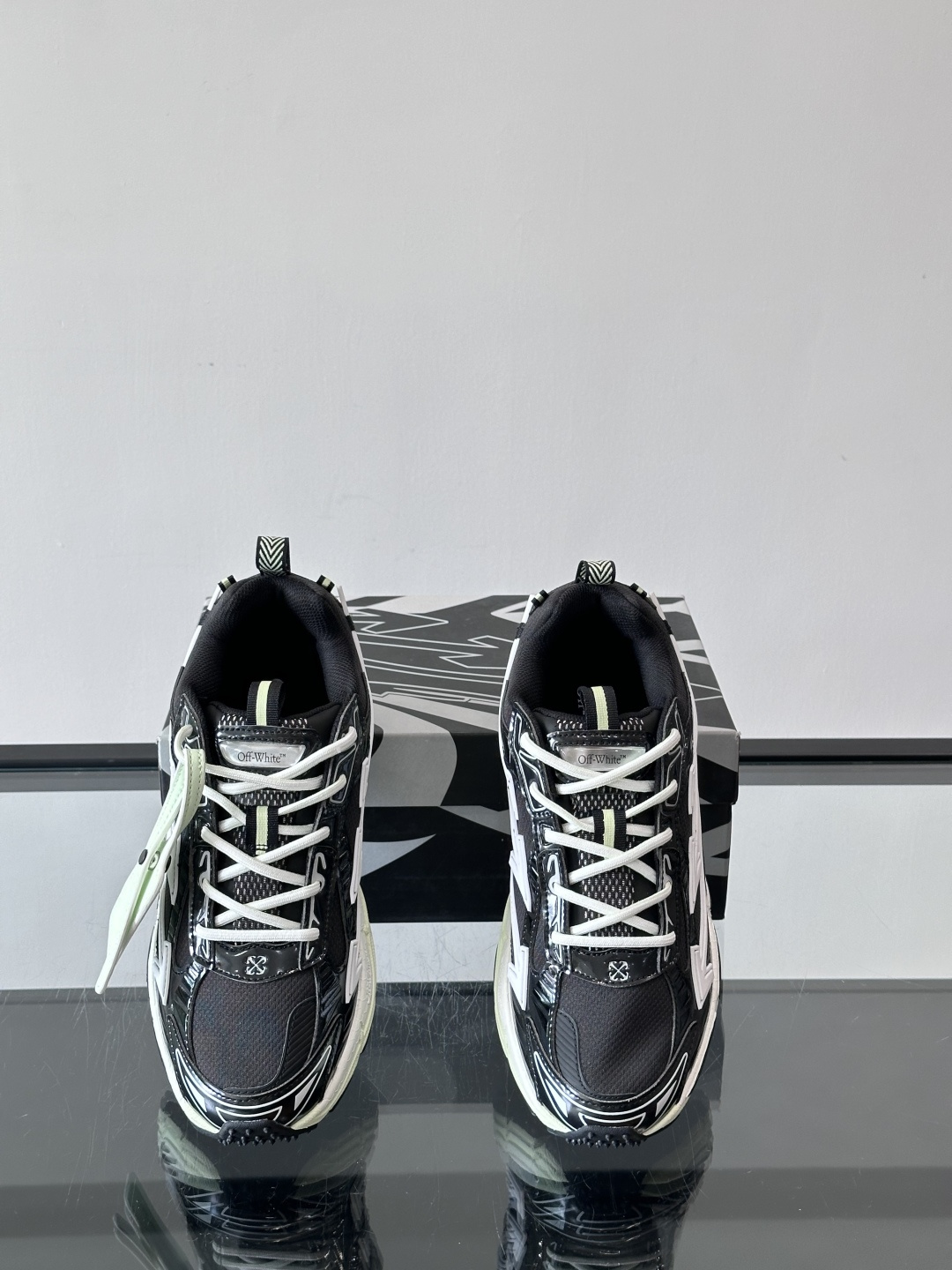 OFF-WHITE Be Right Back 情侣款👫圆头系带 箭头图案 低帮 生活休闲鞋 绿色。一款