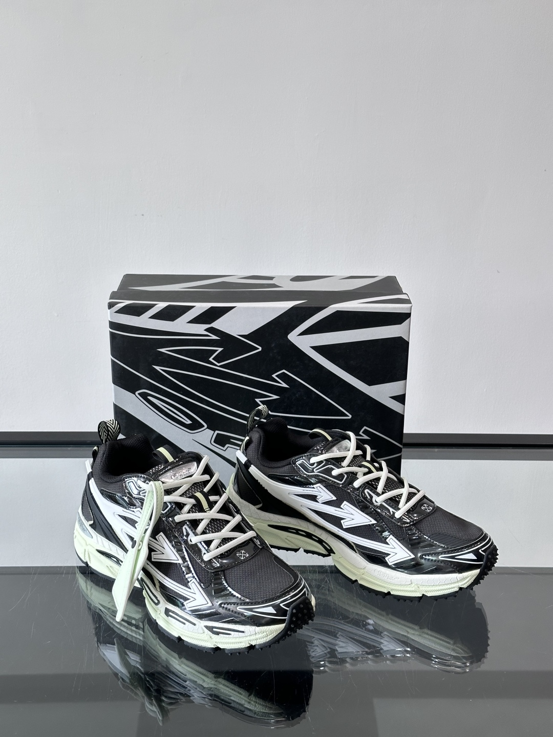 OFF-WHITE Be Right Back 情侣款👫圆头系带 箭头图案 低帮 生活休闲鞋 绿色。一款