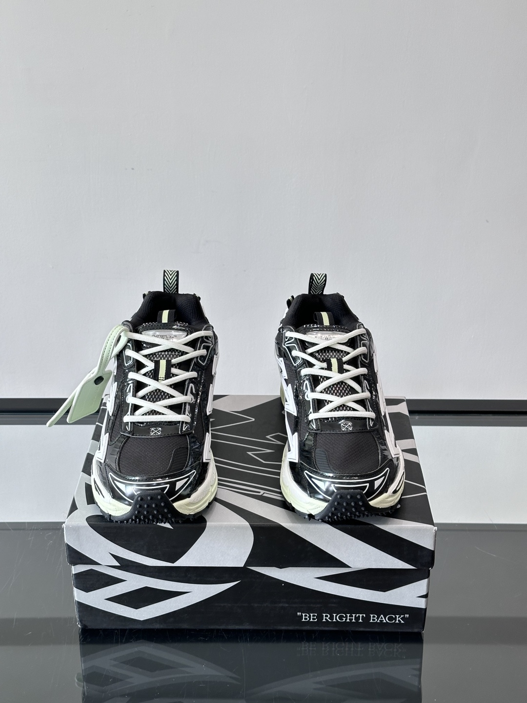 OFF-WHITE Be Right Back 情侣款👫圆头系带 箭头图案 低帮 生活休闲鞋 绿色。一款