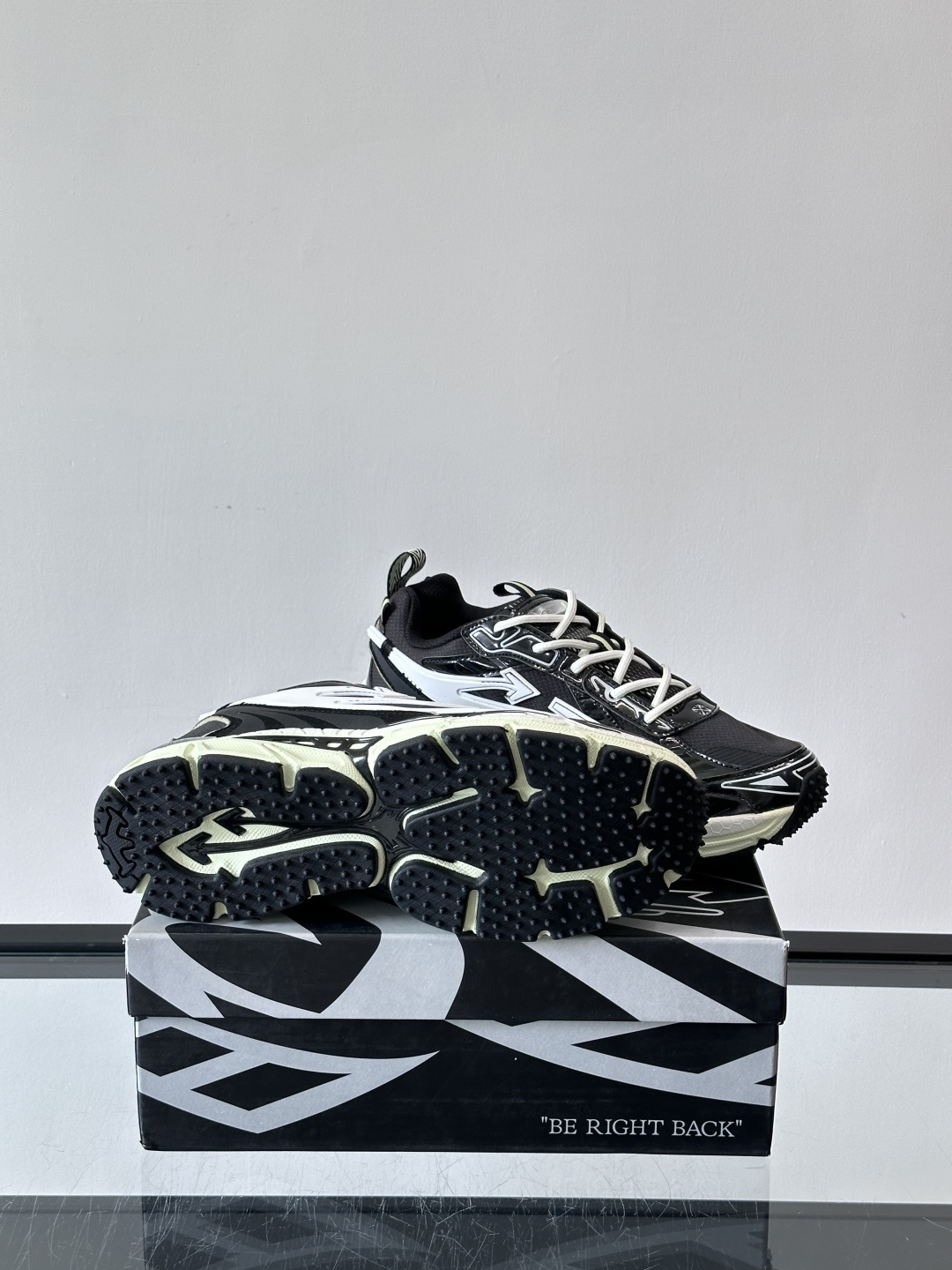 OFF-WHITE Be Right Back 情侣款👫圆头系带 箭头图案 低帮 生活休闲鞋 绿色。一款